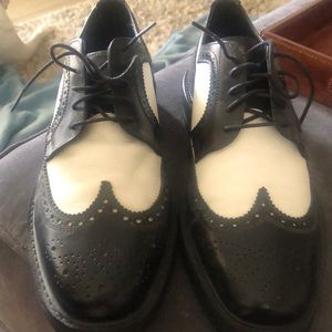Men’s Brentano black and white Oxfords size 11.5.